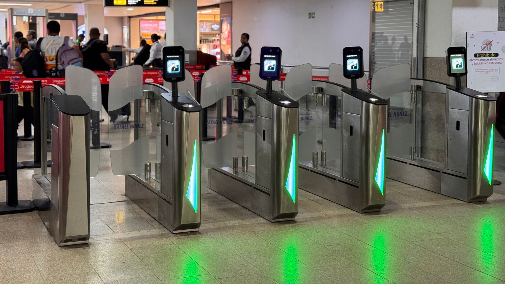 Control de acceso de pasajeros Pasillos de preseguridad Aeropuerto Rafael Núñez